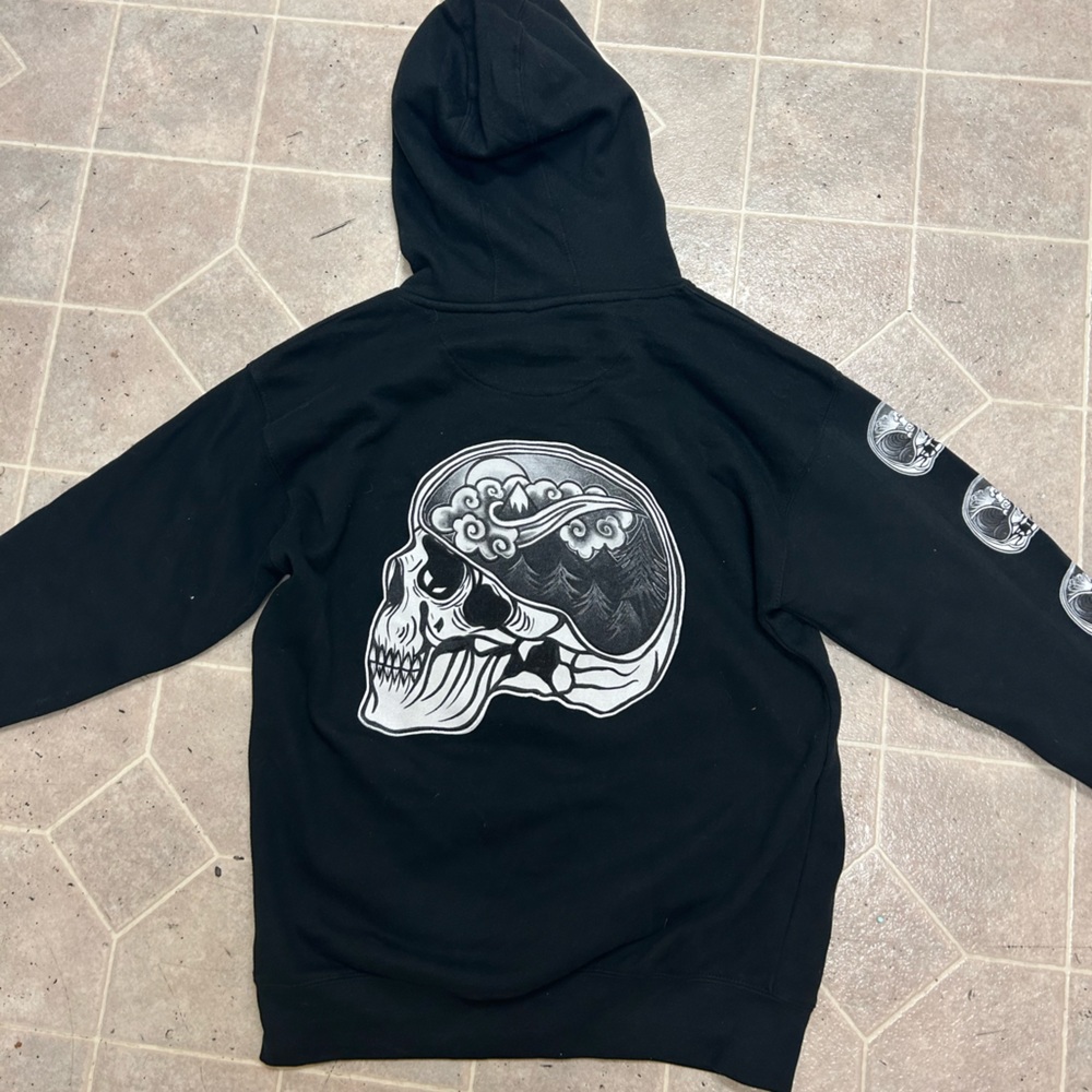 Skate hoodie size medium